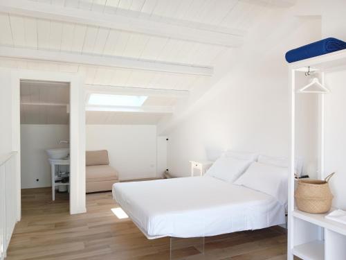 A bed or beds in a room at Dolce Dimora Charme Mare