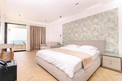 a bedroom with a large bed with a wall mural at Miramar in Ulcinj