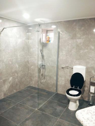 Salle de bains dans l'établissement Backa idila