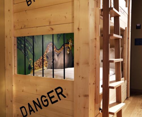 a wooden bunk bed with a giraffe on it at Hotel Cinema 8 in Schöftland