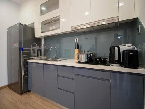 Cucina o angolo cottura di Vinhomes Metropolis Hanoi Apartment Hotel