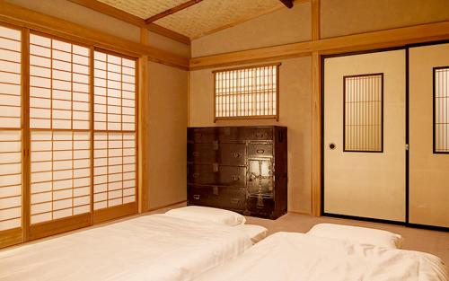 Postel nebo postele na pokoji v ubytování ZEN&BED Bogetsu-An