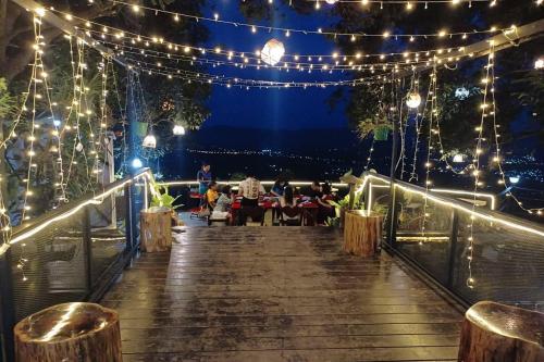 Kuan Khan Lao The Nine Bistro ควนคานหลาว เดอะไนท์ บิสโทรにあるレストランまたは飲食店