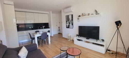 Charming Apartment Monte Residence on top Floor.