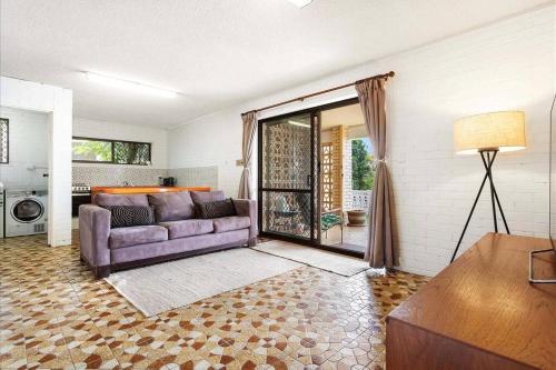 Χώρος καθιστικού στο PET FRIENDLY & Super Central Retro Beach Pad!