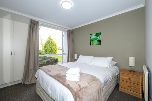 Postel nebo postele na pokoji v ubytování Methven Nest 2-bed Apartment