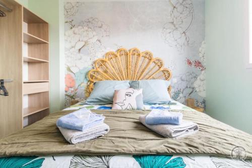 a bed with two towels on top of it at La Suretière in Montmartin-sur-Mer