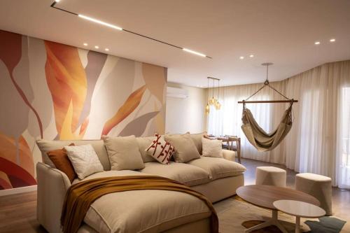 Ruang duduk di Cozy home by the Pyramids and GEM Catalina at CityView
