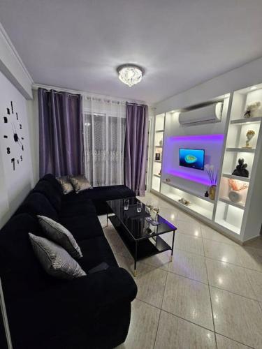 Sea view apartment near Mall