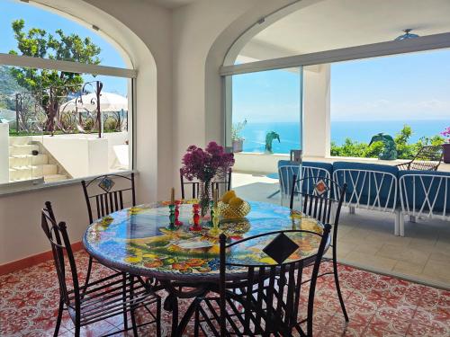 Cảnh biển hoặc tầm nhìn ra biển từ nhà nghỉ dưỡng