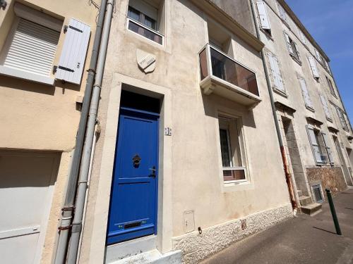 Maison avec cour, à 25m de la plage, proche centre et commerces - FR-1-197-573