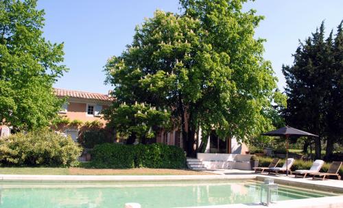 Mas provencal XIXème siécle avec piscine