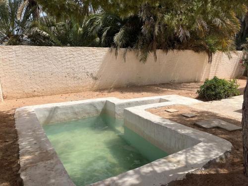 المسبح في App 2 chambres piscine privative 600m plage أو بالجوار
