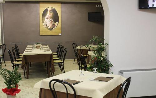 Locanda dei 4 tesisinde bir restoran veya yemek mekanı