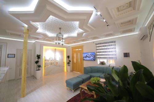 Televisyen dan/atau pusat hiburan di Annex Hotel Khiva
