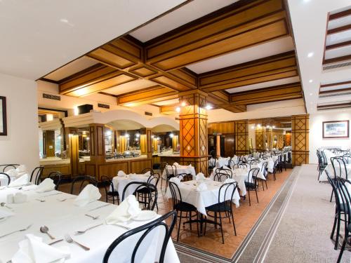 Albany Hotelにあるレストランまたは飲食店