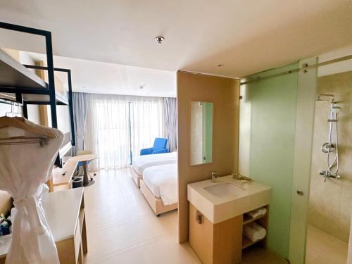 The Sea View Cam Ranh Beach Resort tesisinde bir banyo