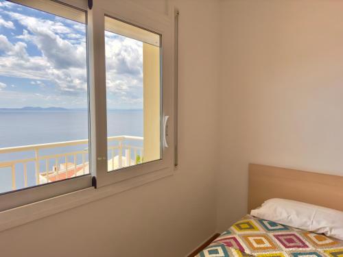 ロザスにあるMarina 7のベッドルーム1室(海の景色を望む窓付)