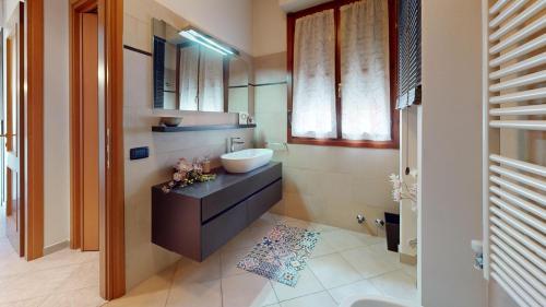 FLORENCE TRAMWAY APARTMENT by Florence Sweet Homes