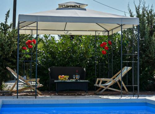 Bazén v ubytování Holiday Home Mystic Woods nebo v jeho okolí