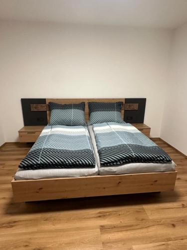 two twin beds in a bedroom with wooden floors at Ferienwohnung Terkl in Velden am Wörthersee
