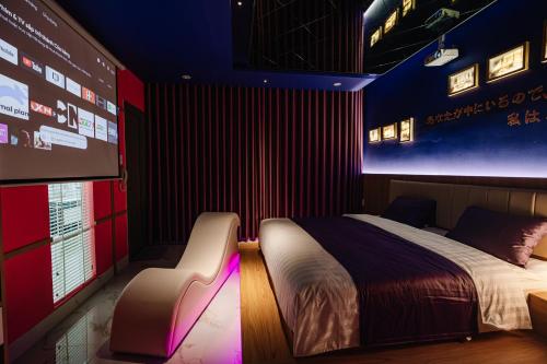 a bedroom with a bed and a projection screen at Chiic House 6 - Khách sạn tình yêu in Vung Tau