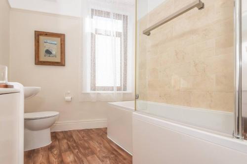 Ένα μπάνιο στο Pass the Keys Family Haven -Amazing Views-Heart of Hebden Bridge