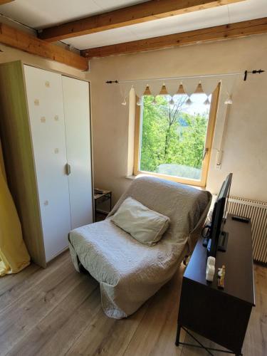 a bedroom with a bed and a window at Ferienwohnung im Haus Waldblick in Nonnweiler
