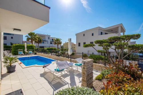 Πισίνα στο ή κοντά στο Luxury apartment Hyperion with private pool and garden