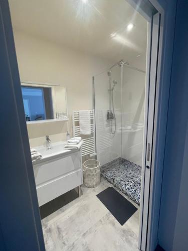 Vannas istaba naktsmītnē Apartment 4 confort&modern