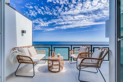 127-Stunning Beachfront Apartment in Benalmádena