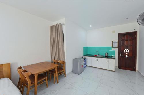 Kuchyň nebo kuchyňský kout v ubytování Tuyet Lan Hotel Vung Tau