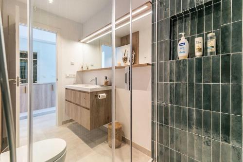 127-Stunning Beachfront Apartment in Benalmádena