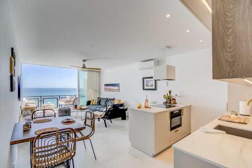 127-Stunning Beachfront Apartment in Benalmádena