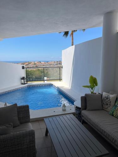 Hollywood POOL luxury