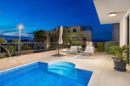 Πισίνα στο ή κοντά στο Luxury apartment Hyperion with private pool and garden