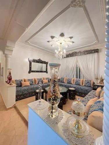 Ruang duduk di Villa entre Tanger y Tetuan con piscina