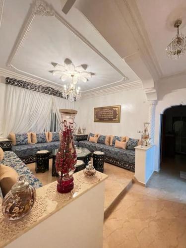 Ruang duduk di Villa entre Tanger y Tetuan con piscina