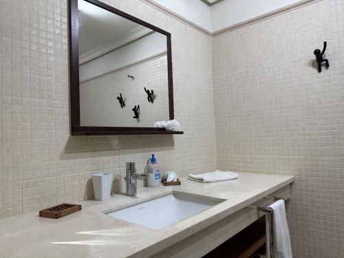 Et badeværelse på MarketHome Balcon de los Gigantes B09