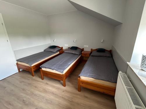 a room with two beds in a room at Milten Domaszewnica in Kolonia Domaszewnica