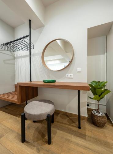 Derouse Othon Suite with Hydromassage Jacuzzi