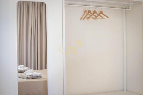 a room with a closet with a mirror at Alberobbè luxury rooms in Alberobello