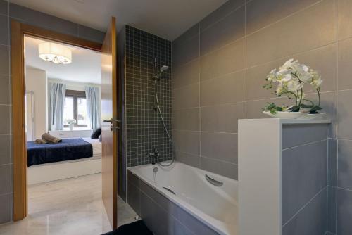 Spacious and modern house in Riviera, Mijas, Costa del Sol, 15min from Marbella