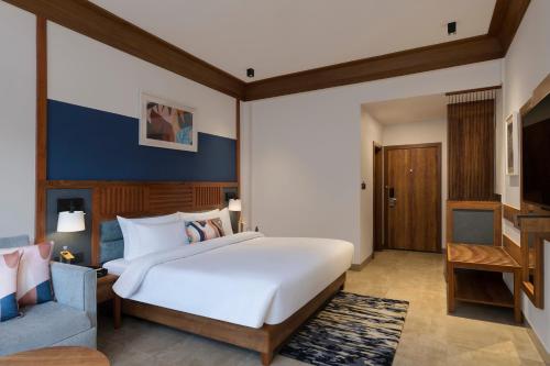 Postel nebo postele na pokoji v ubytování voco Jim Corbett by IHG