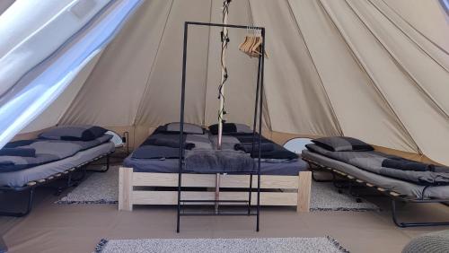 a room with two beds in a tent at Glamping-Dimbo in Krynica Zdrój