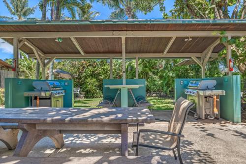 Φωτογραφία από το άλμπουμ του The Napili Bay 111 - Ocean View Studio - Steps from Napili Beach σε Kapalua