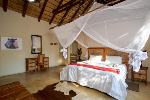 Katil atau katil-katil dalam bilik di Kubu Bush Lodge