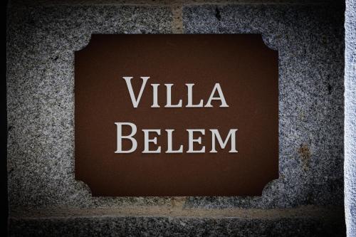 um sinal que diz villa belen em uma parede em Domaine de Locguénolé & Spa - Relais & Chateaux em Kervignac