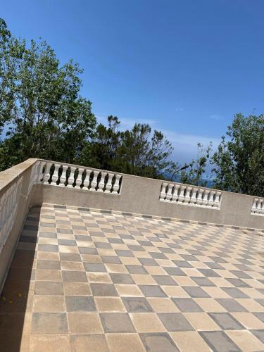 a retaining wall on top of a roof at villa vue mer plage sghirat in Benhammouch