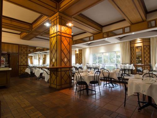 Restaurace v ubytování Albany Hotel